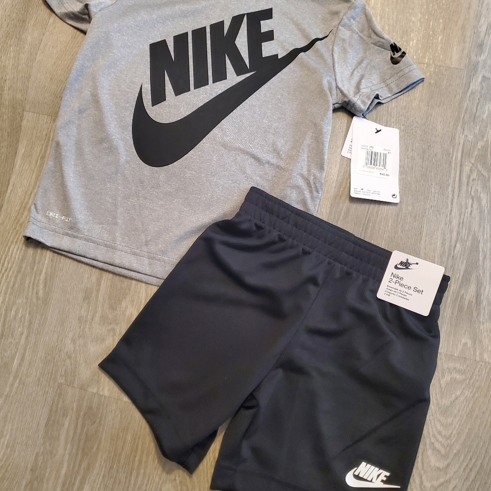 Boys Nike Set Size 2T, 3T, or 4T NWT